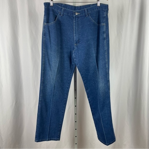 Wrangler Men's 36 x 30 Blue Jeans Regular Fit Straight Leg Denim Pants Zip Fly - Picture 1 of 10
